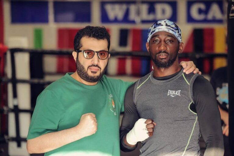 Turki Alalshikh évoque la possibilité d’un combat entre Terence Crawford vs. David Benavidez, le coach de Crawford réagit