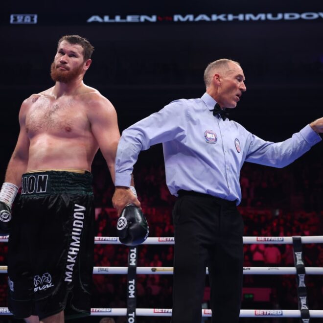Arslanbek Makhmudov bat Dave Allen par decision unanime