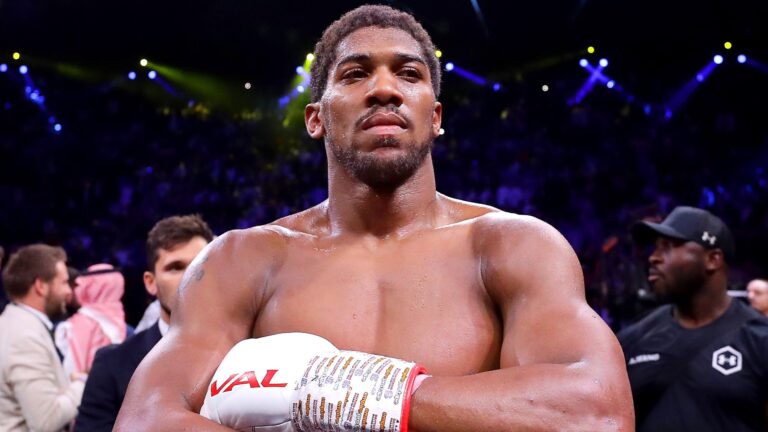 Eddie Hearn croit aux chances d’un retour de Joshua avant fin 2025