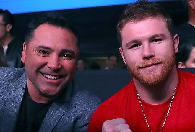 Oscar De La Hoya révèle la direction que prendra Canelo Alvarez après sa défaite