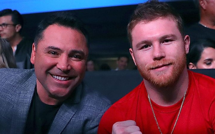 Oscar De La Hoya révèle la direction que prendra Canelo Alvarez après sa défaite