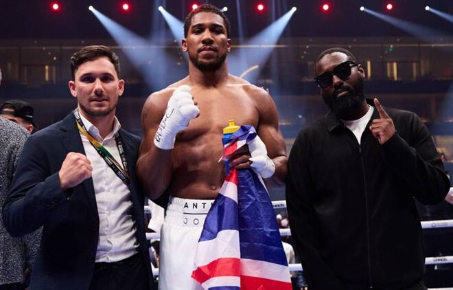 Anthony Joshua et Jake Paul sur le point de finaliser un accord pour un combat