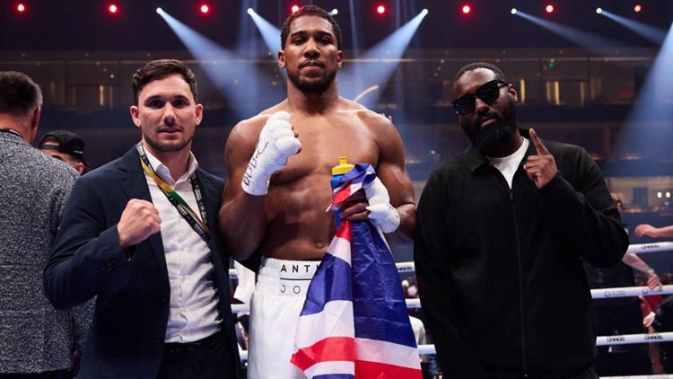 Anthony Joshua et Jake Paul sur le point de finaliser un accord pour un combat
