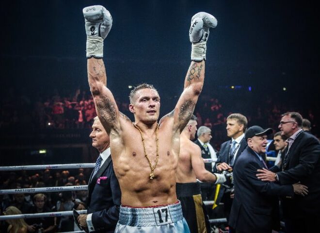 Oleksandr Usyk laisse son titre mondial WBO vacant
