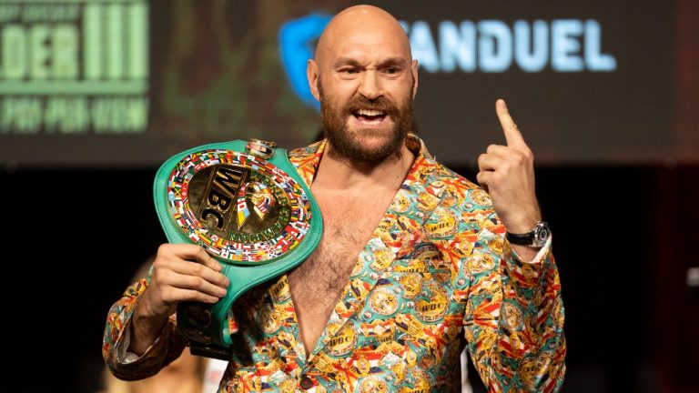Tyson Fury met en garde Anthony Joshua : « Si nos chemins se croisent, je te mettrai KO »