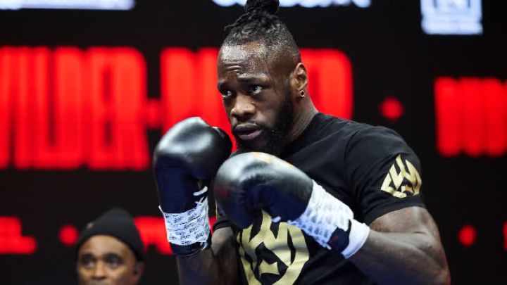 Frank Warren évalue les chances de victoire du puncheur Deontay Wilder face à Oleksandr Usyk