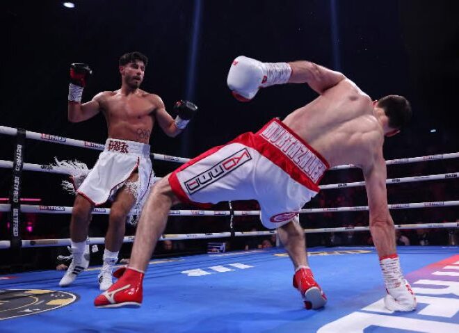Josh Kelly surprend Bakhram Murtazaliev et remporte le titre mondial IBF des super-welters