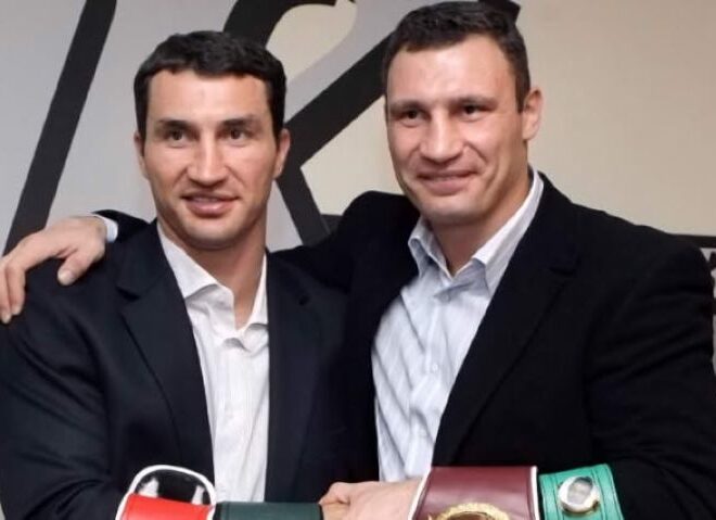 Oleksandr Usyk révèle qui il choisirait comme adversaire : Vitali ou Wladimir Klitschko