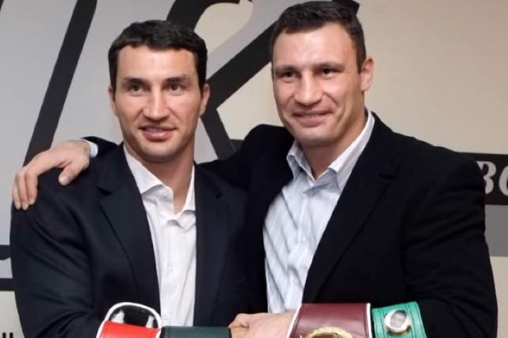 Oleksandr Usyk révèle qui il choisirait comme adversaire : Vitali ou Wladimir Klitschko