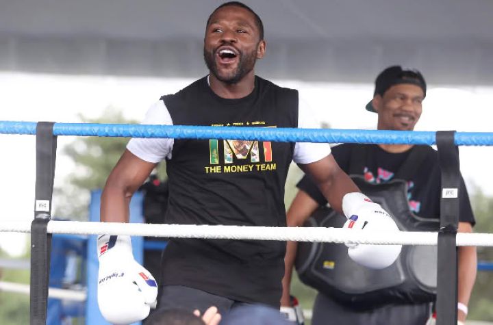 Floyd Mayweather sort de sa retraite pour établir de nouveaux records