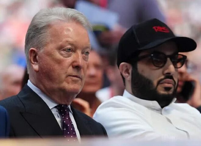Le promoteur Frank Warren s’apprête à intenter une poursuite contre TKO et Sela pour 1 milliard de dollars