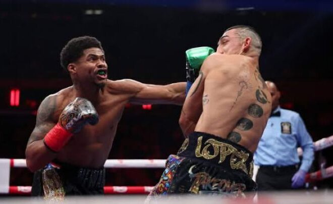 Shakur Stevenson domine Teofimo Lopez et remporte un titre mondial dans une quatrième division de poids