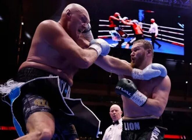 Tyson Fury domine Arslanbek Makhmudov et défie publiquement Anthony Joshua à Londres