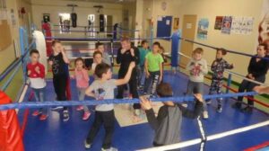 Rentrée sportive : Et si les enfants progressaient en boxe comme au judo, avec des « Gants de Couleur » ?
